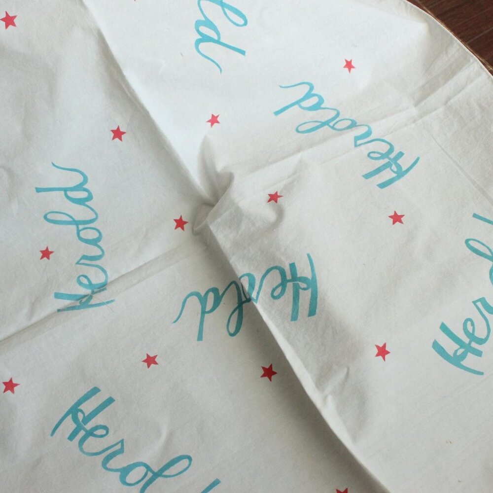 Vintage 1950s Men's Handkerchief, Herold White Cotton with Blue, Red Stars Colle - Picture 7 of 10